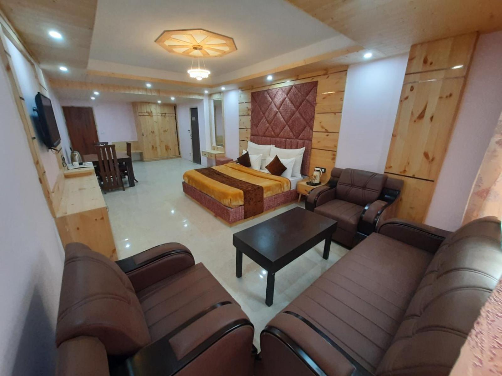 Hotel The Royal Grand, Manali Jagatsukh Esterno foto